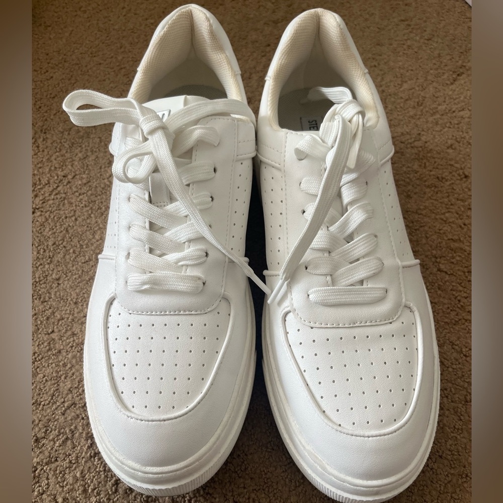 Steve Madden white sneakers US 10.
